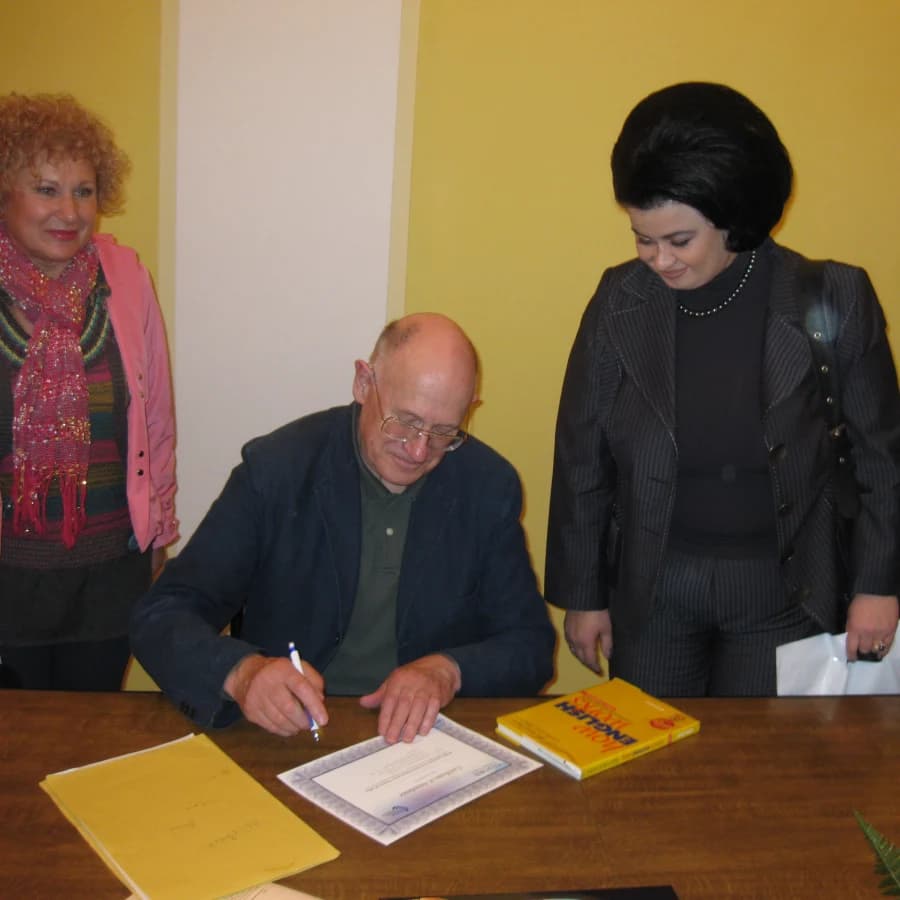 Команда агенції на зустрічі з автором підручників Майклом Своном